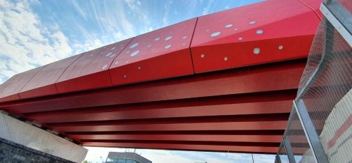 Das hochflexible Oberflächenschutzsystem MC-Color Flex pro wurde verwendet, um die Brücke dauerhaft zu schützen und gleichzeitig die ästhetische Wirkung der Struktur über die kommenden Jahre hinweg zu erhalten.