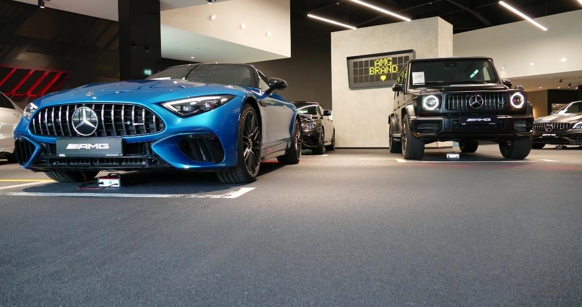 Der Showroom des Mercedes-Benz AMG Performance Centers in Essen lässt das Herz eines jeden Autoliebhabers höher schlagen.