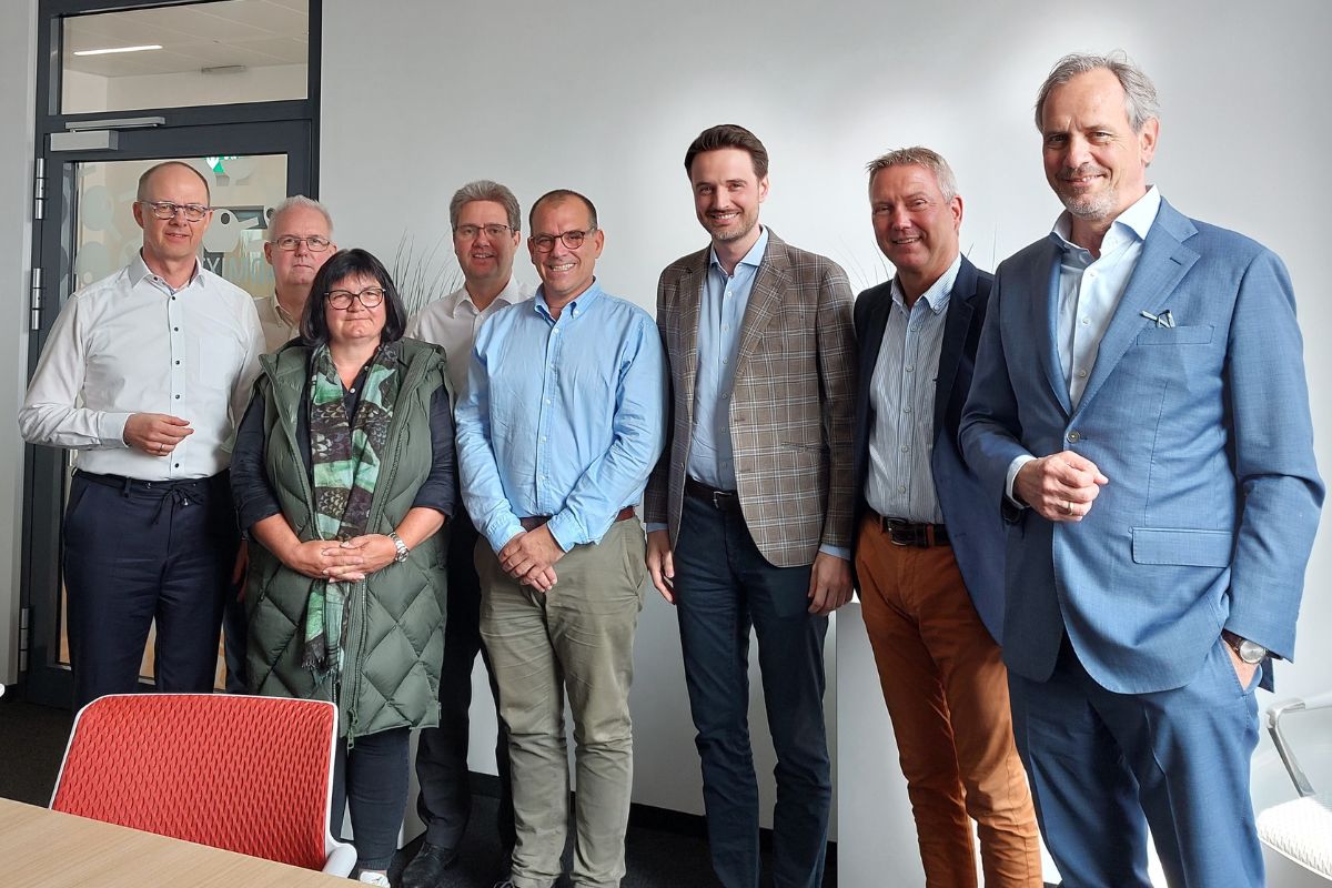 Teilnehmende v. l. n. r.: Dr. Detlef Wolf, Dr. Dirk Lamek, Anja Spirres, Dr. Ekkehard zur Mühlen,  Dr. Christoph Schüle, Nicolaus M. Müller, Dirk Bente, Roland Schepers