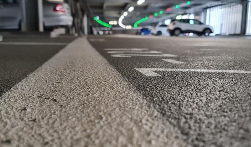 Rutschhemmender Boden im Parkhaus