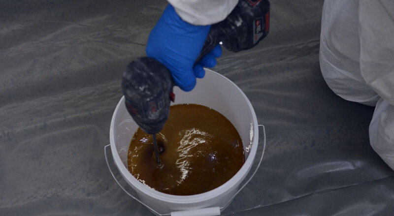 Anmischen der Harzkomponenten Konudur 250 OM-PL