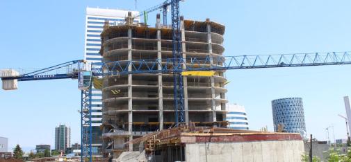 Hochleistungs-Fließmittel der MC stecken im Beton, mit dem das Fundament, der Gebäudekern, die Säulen und die Decken des Sky Fort Business Centers gebaut worden sind.