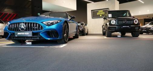 Der Showroom des Mercedes-Benz AMG Performance Centers in Essen lässt das Herz eines jeden Autoliebhabers höher schlagen.