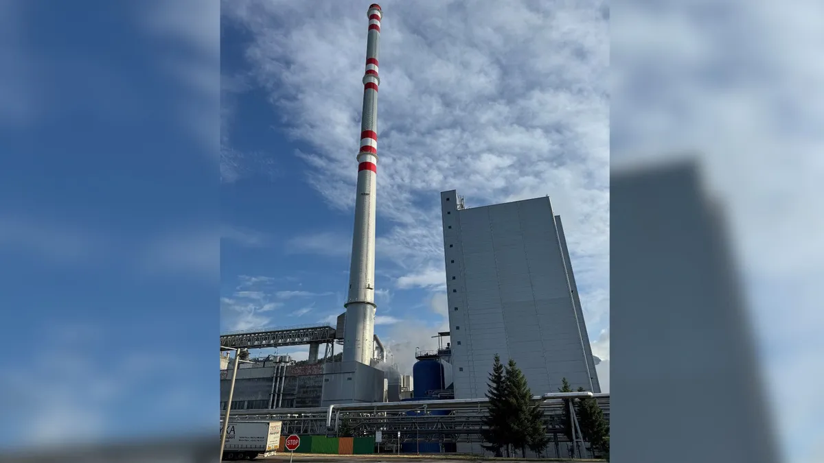 Blick von unten auf den Schornstein