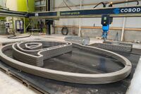 Die Technik bei der Röser GmbH in Laupheim stammt von Technologieführern aus dem Betonbau – der 3D-Drucker ist eine Kooperation von COBOD und PERI.