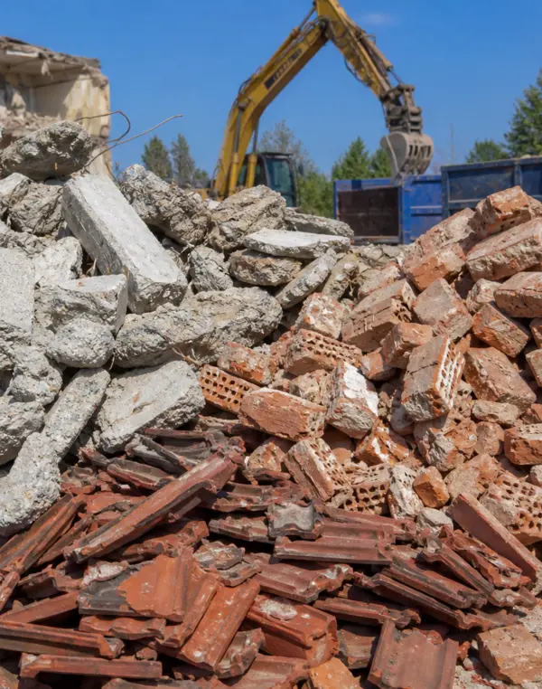 Baustelle mit recyceltem Baumaterial