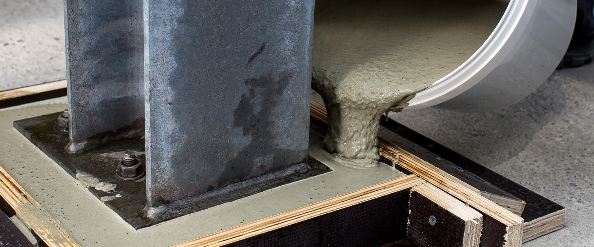 MC-Bauchemie Emcekrete Vergussbetone und Vergussmörtel in der Anwendung