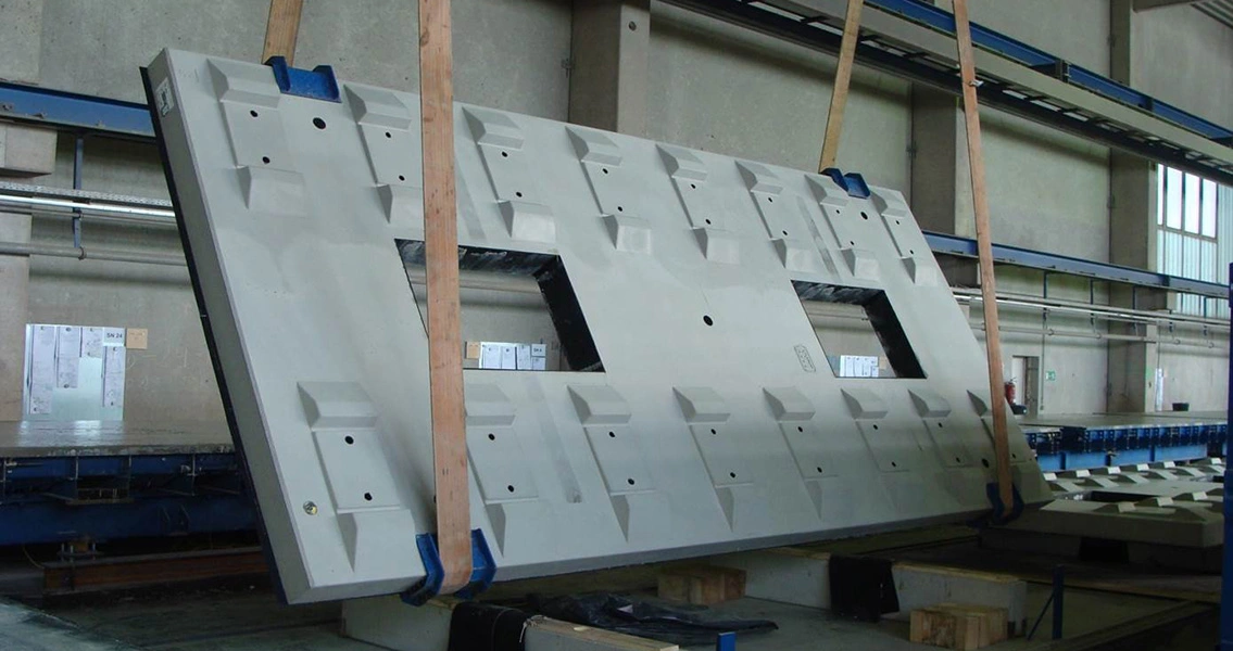 Produktion der Gleistragplatten im Fertigteilwerk in Heringen