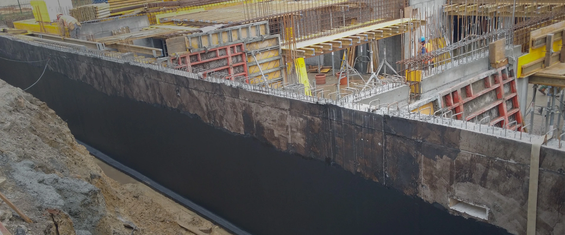 Für Spitzenleistungen in der Bauwerksabdichtung des multifunktionalen Sport- und Freizeitkomplexes x-bionic® sphere sorgte die polymermodifizierte Bitumendickbeschichtung Nafuflex Profi Tech 2 der MC.