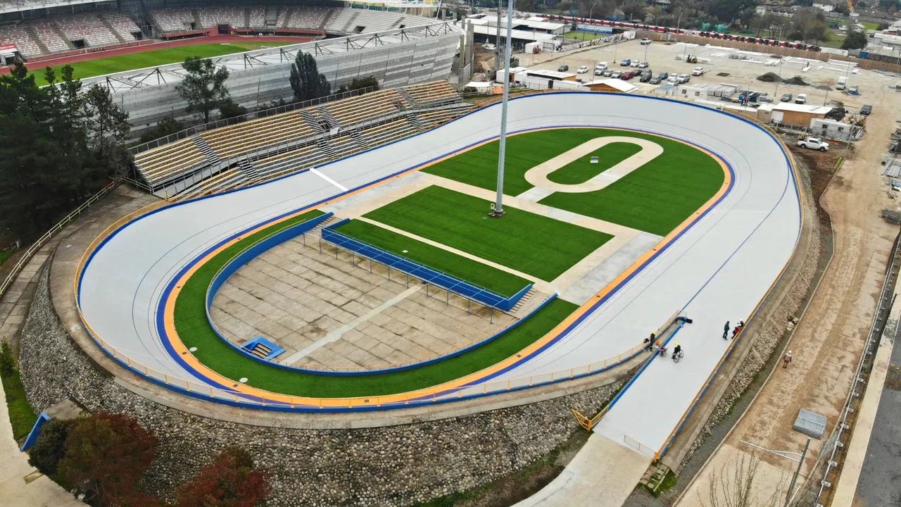 Die Sanierung stellte höchste Anforderungen an alle Beteiligten. Über 2.800 m² einer durchgehenden, fugenlosen Betonoberfläche mit Neigungen von bis zu 40° mussten instand gesetzt werden.