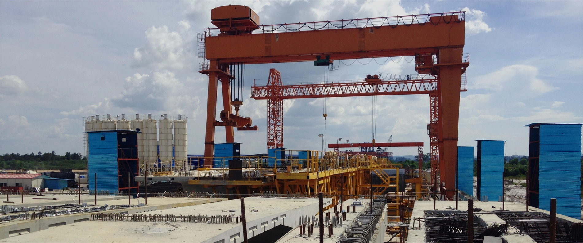Schweißtreibend: Der Beton musste unter extremen Bedingungen bei Temperaturen zwischen 35 und 40 °C eine Verarbeitungszeit von mindestens 2 Stunden aufweisen.