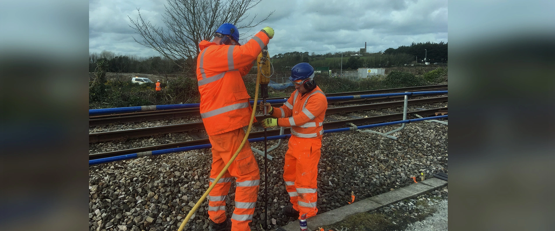 Die Injektionslanzen beim Eisenbahndamm nahe Scorrier mussten in Tiefen zwischen fünf und zwölf Metern gesetzt werden.
