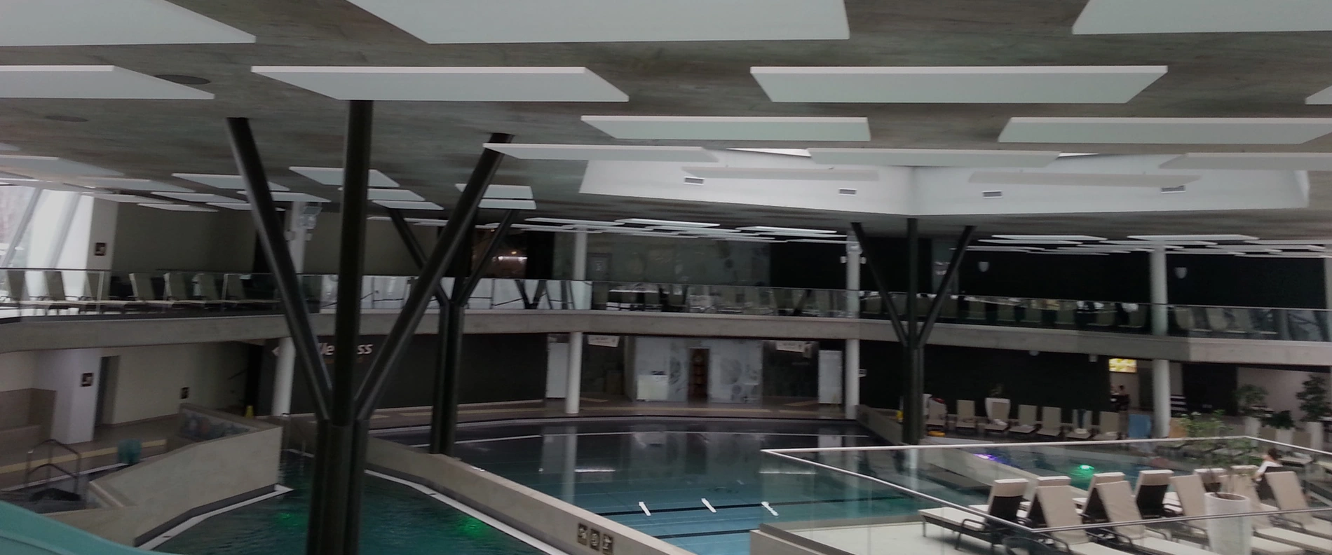 Ein schönes Beispiel für die Synthese funktionaler und optisch anspruchsvoller Verwendung von Sichtbeton ist der Thermalpark Sirava Nahe der slowakischen Stadt Michalovce. Dabei war die Kompetenz der MC in puncto Zusatzmittel gefragt.