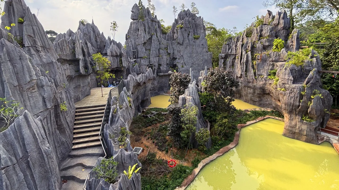 Auch diese täuschend echt anmutende Landschaft ist mit MC-RockMortar errichtet worden.