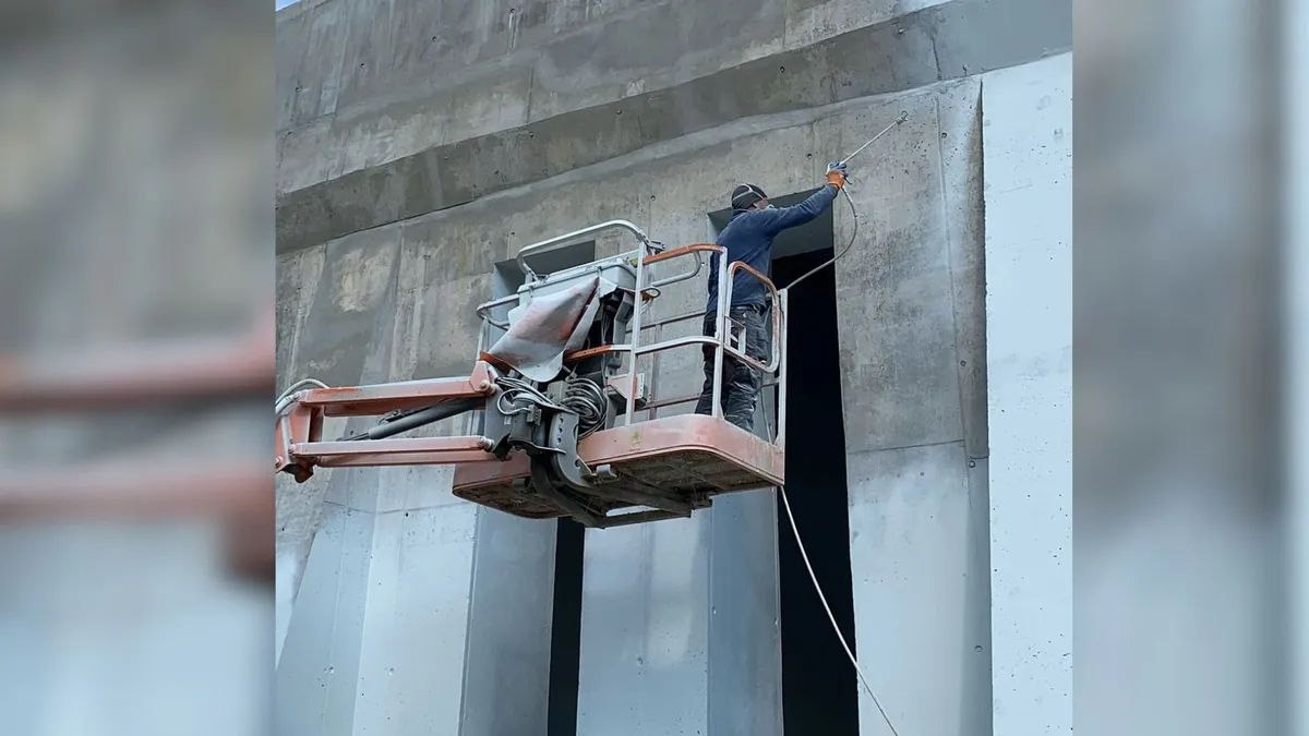 Die Tunnelbeschichtung MC-Color T 21 wird im Airless-Spritzverfahren aufgetragen.