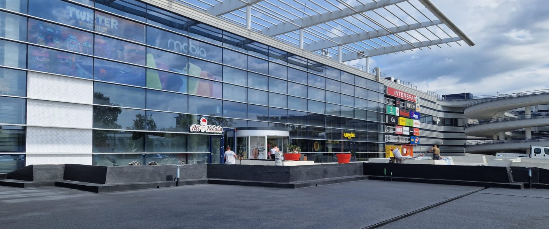 Der Eingang der Green Garden Mall in Zagreb