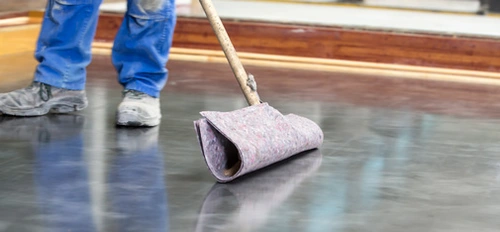 Die neue Betontrennmittel-Emulsion Ortolan Extra 772 KS kombiniert hervorragende Trennwirkung mit Korrosionsschutz und Umweltfreundlichkeit. <br>&copy; MC-Bauchemie 2016