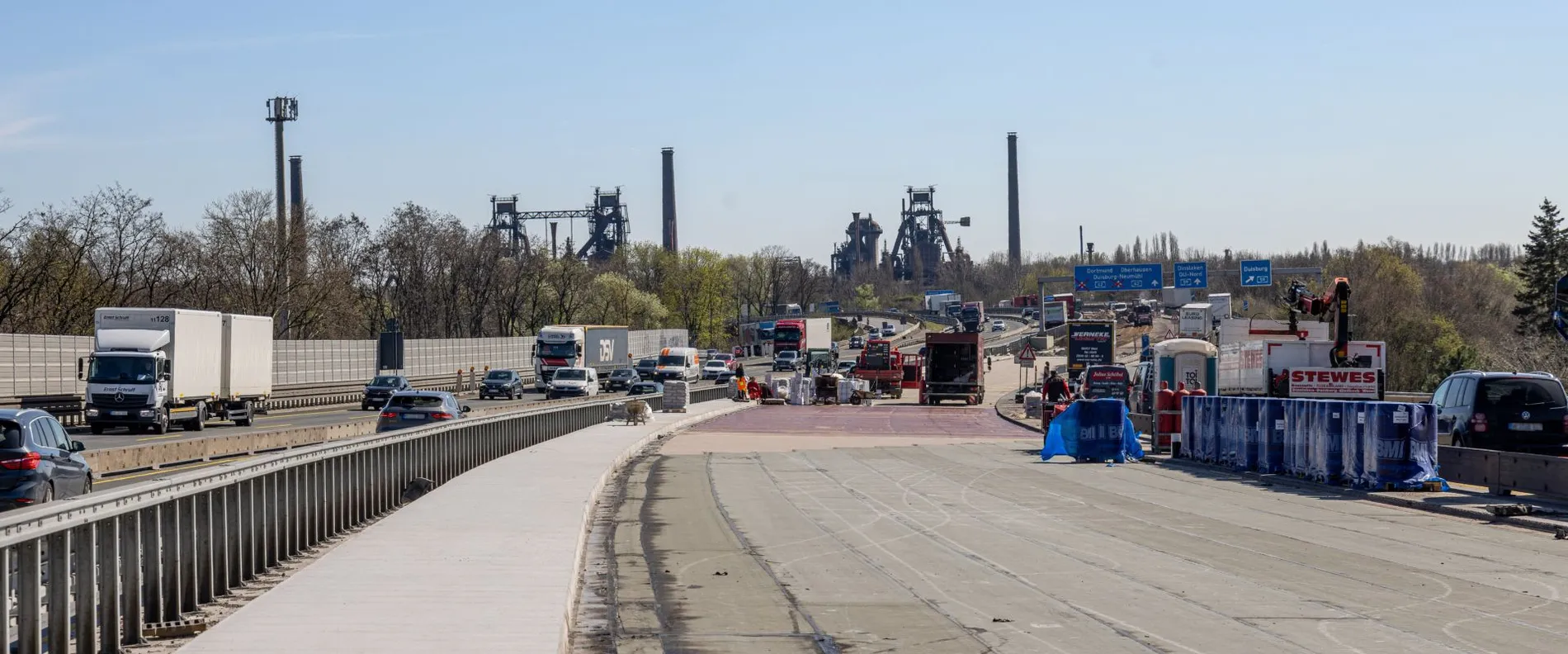 Am Autobahnkreuz Duisburg-Nord wurden vier Brücken mit Produkten der MC-Bauchemie instandgesetzt. Jetzt mehr erfahren!