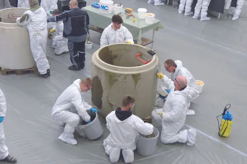 In verschiedenen Theorie- und Praxisblöcken erfuhren die Teilnehmer alles über Beton- und Mörteltechnologien, die Abdichtung von Bauwerken sowie die Linearanbindung an Schächte. <br>&copy; MC-Bauchemie 2025