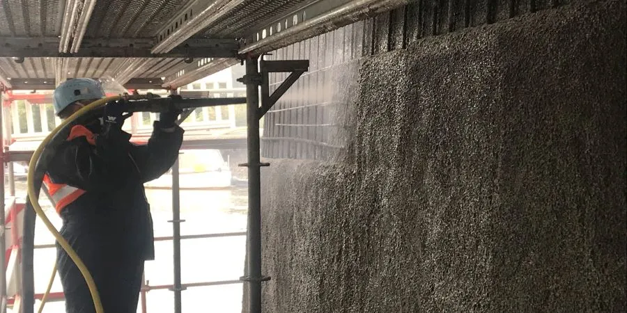 Nafufill GTS-HS rapid wird im Trockenspritzverfahren aufgetragen