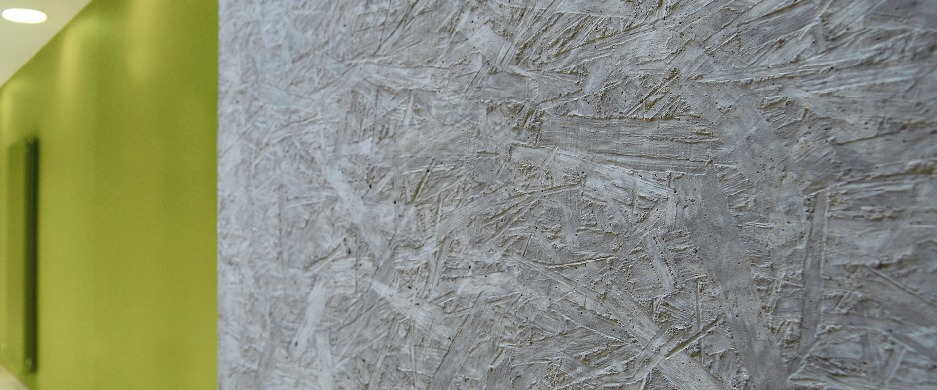 Werden bei der Erstellung strukturierter Architekturbetone saugende Schalungen, zum Beispiel Holz oder OSB, verwendet, ermöglicht die Betontrennmittelcreme Ortolan Extra 795 hochwertige, porenarme Oberflächen und natürliche Strukturen.