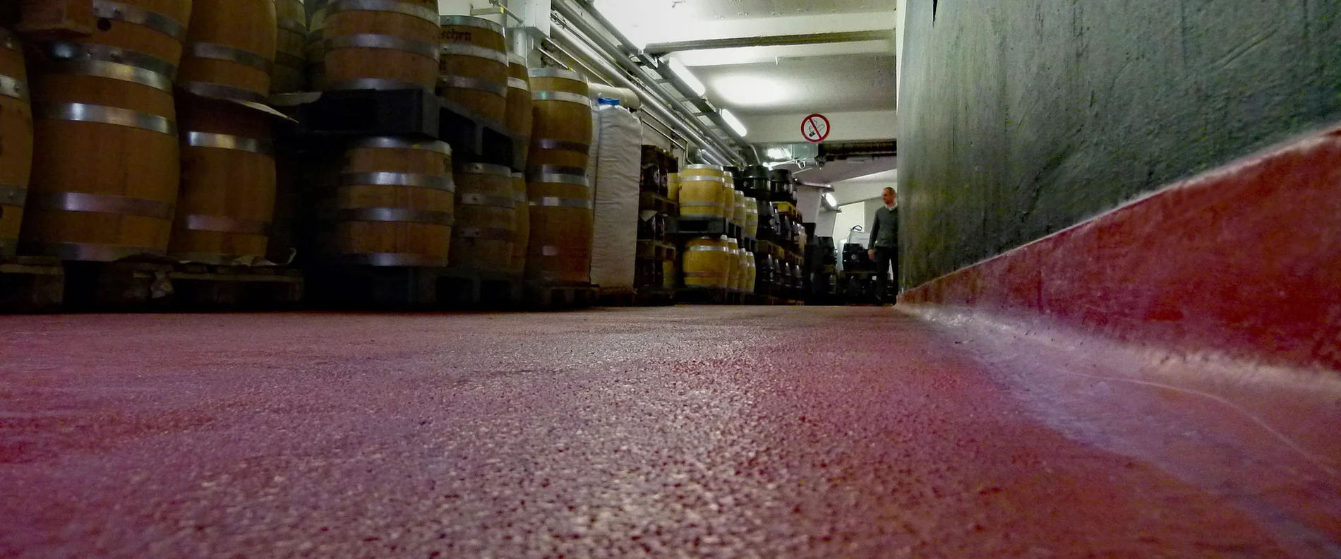 Blick in eine Brauerei mit MC-DUR PowerCoat, dem neuen PU/Mineral-Hybridboden der MC-Bauchemie