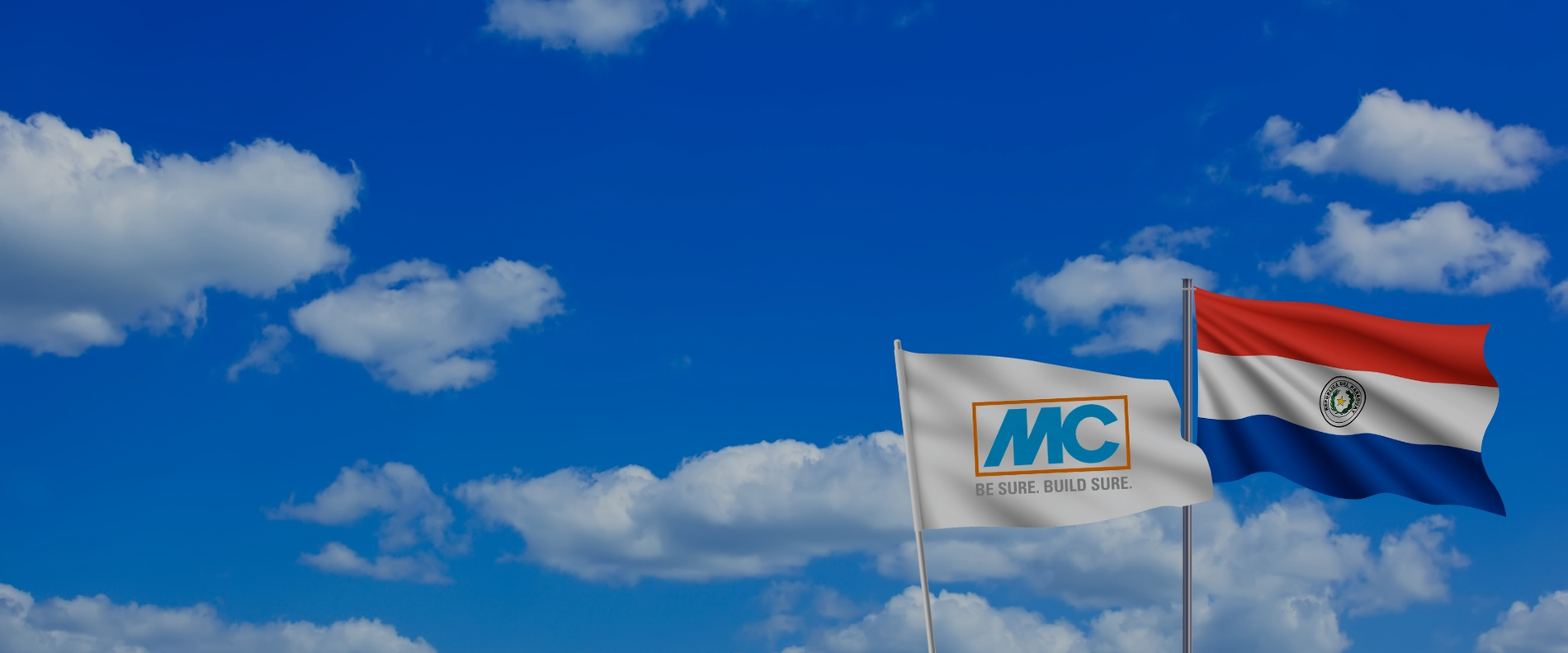Flagge von MC-Bauchemie und Paraguay auf einem Hintergrund mit Himmel und Wolken