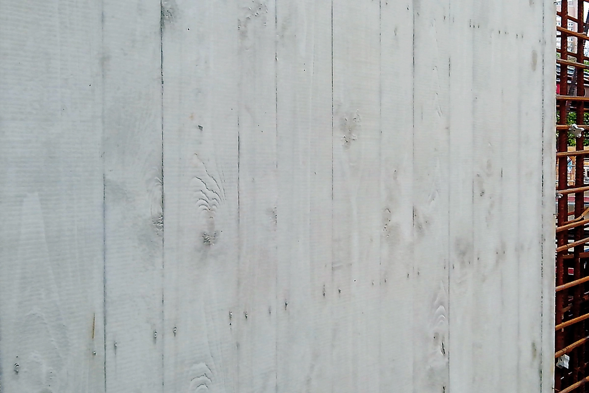 Ortolan Extra 795 dient auch als Schutzfilm gegen den Holzzucker