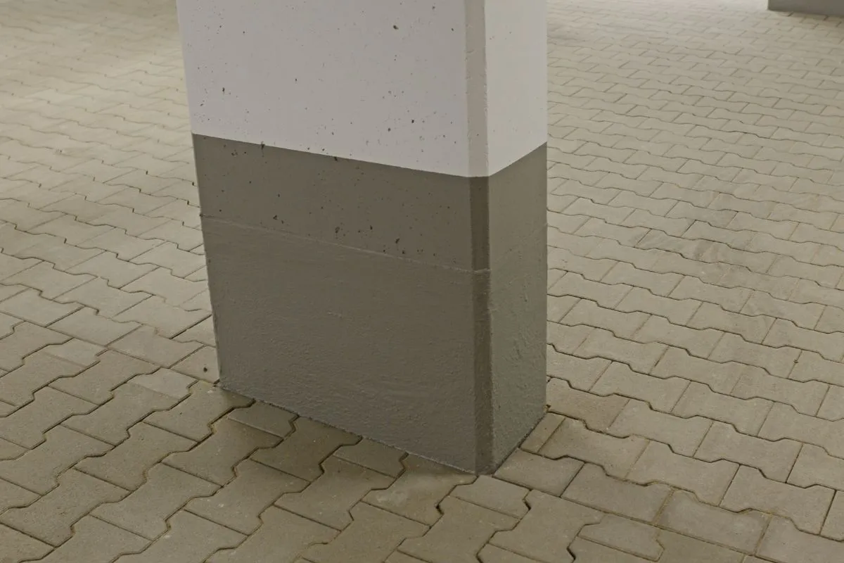 Abdichtung einer Stütze im Parkhaus mit MC-Proof protect.