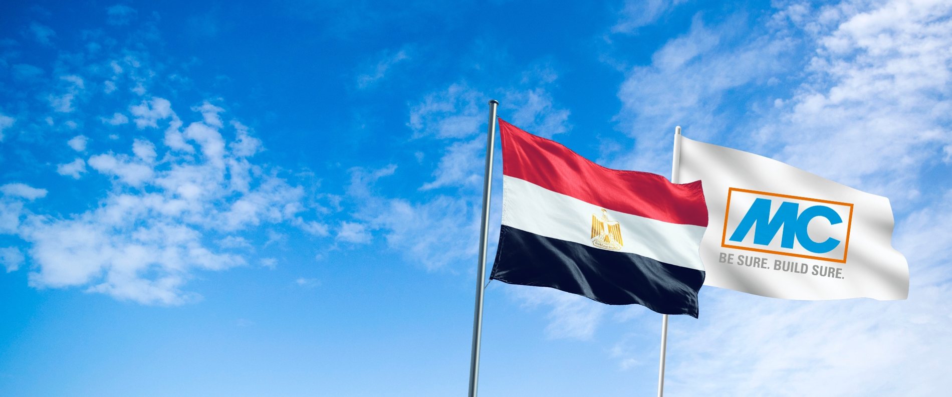 Flagge Ägyptens und Flagge mit einem Logo der MC-Bauchemie