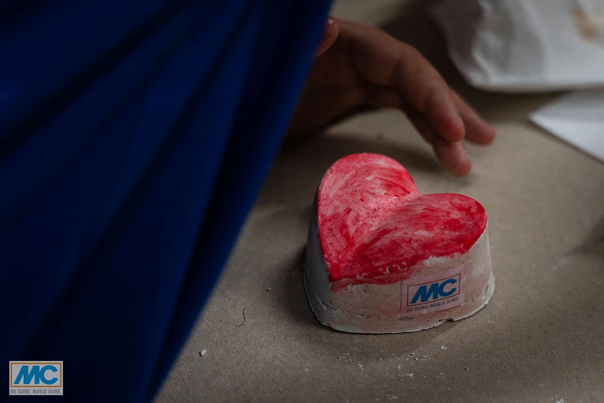 Ein Herz aus Bastelbeton