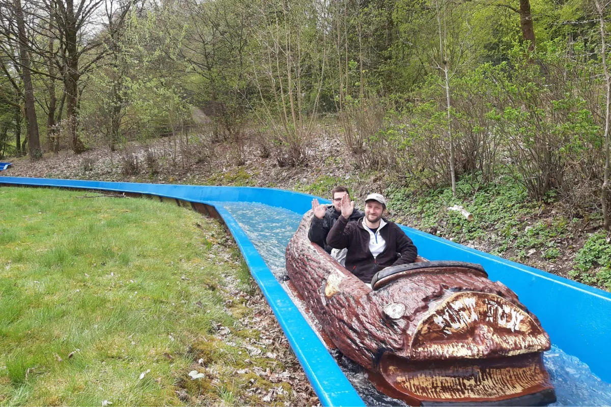 Erste Fahrt in der Wildwasserbahn nach erfolgreicher Instandsetzung