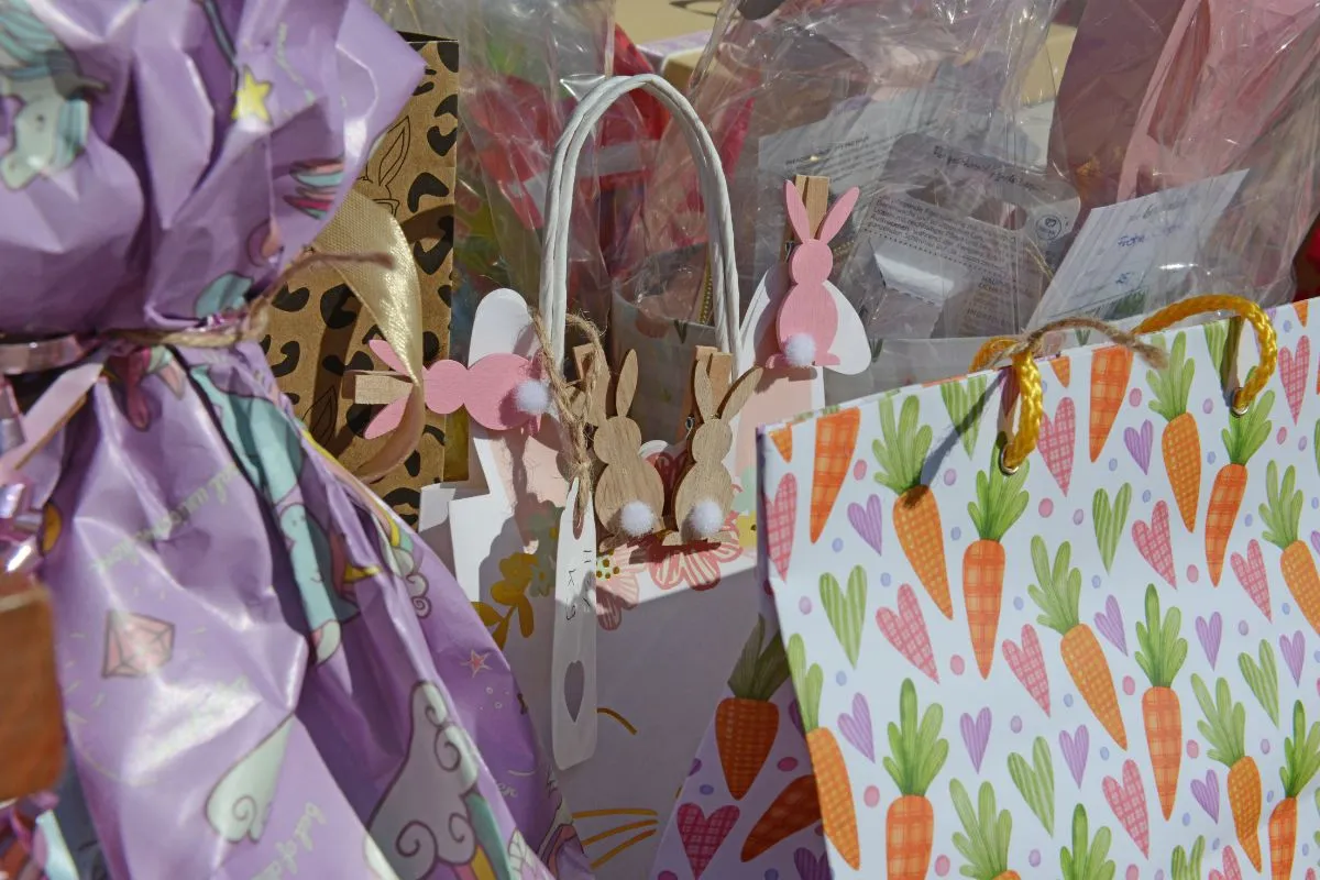 Bild von vielen eingepackten Geschenken