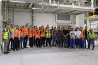 Gruppenfoto im neuen Pulverbetrieb