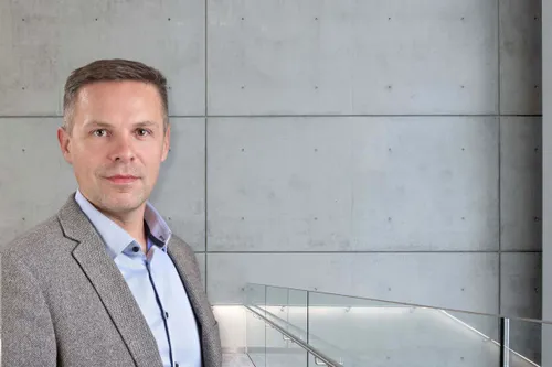 Tomasz Falkowski (44) hat zum 20. Mai 2024 die neu geschaffene Position des Regional Chief Operations Officer (COO) für Zentral- und Osteuropa, Zentralasien, den Mittleren Osten und Indien bei der MC-Bauchemie übernommen.