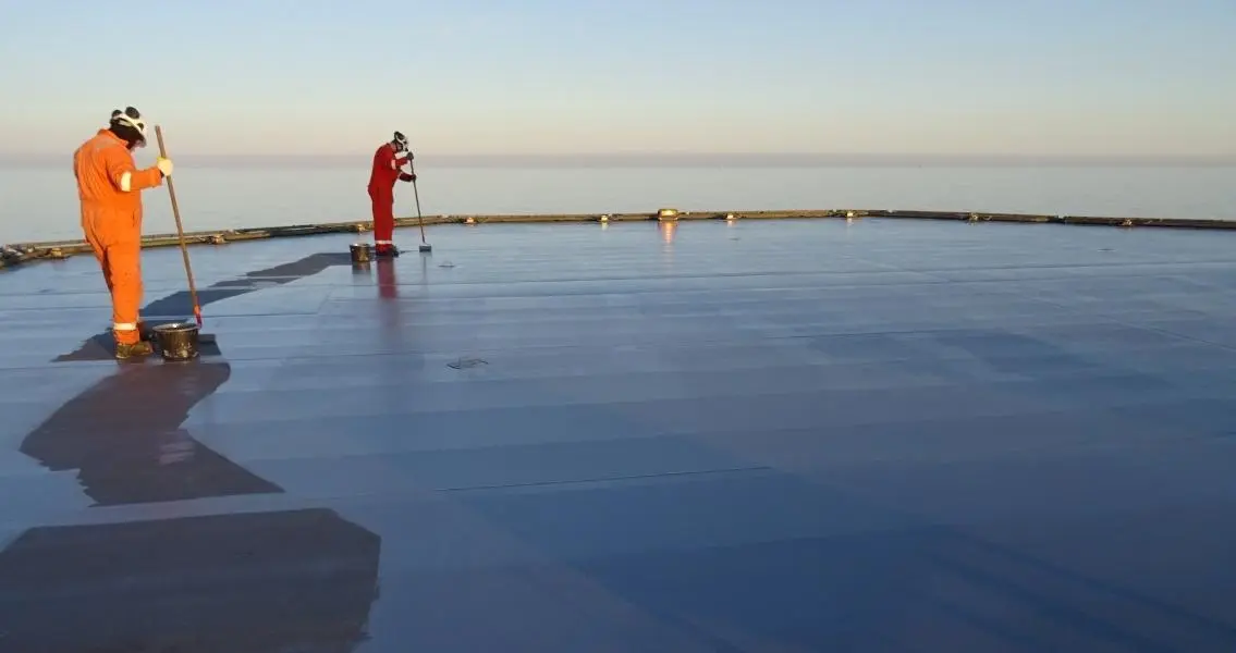 Die Rollbeschichtung MC-DUR TopSpeed wird aufgetragen.