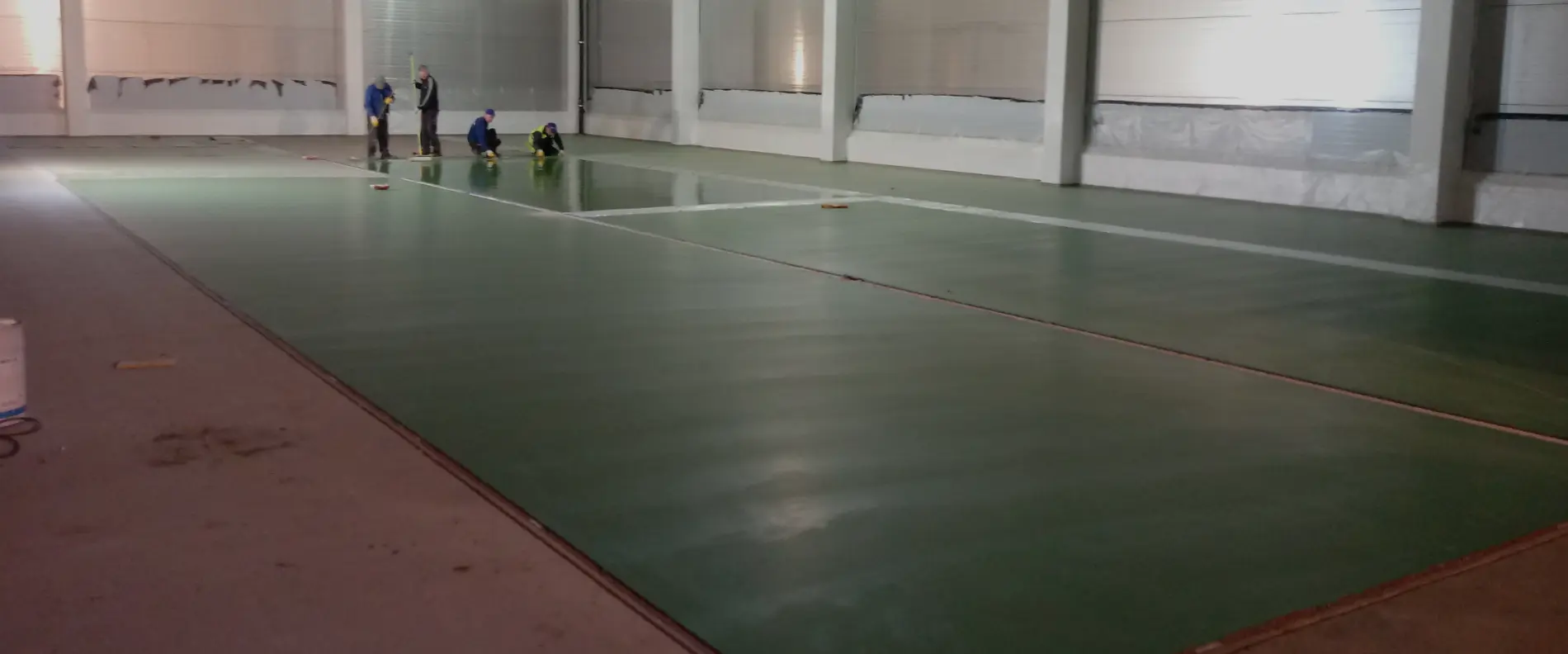 Blick in eine Brauerei nach der Verlegung der robusten PU/Mineral-Hybridbodenbeschichtung MC-DUR PowerCoat von MC.