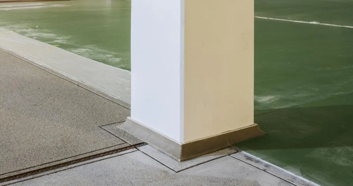 Sockel und Pfeiler in der FRUCTON-Produktion wurden mit MC-Produkten geschützt.