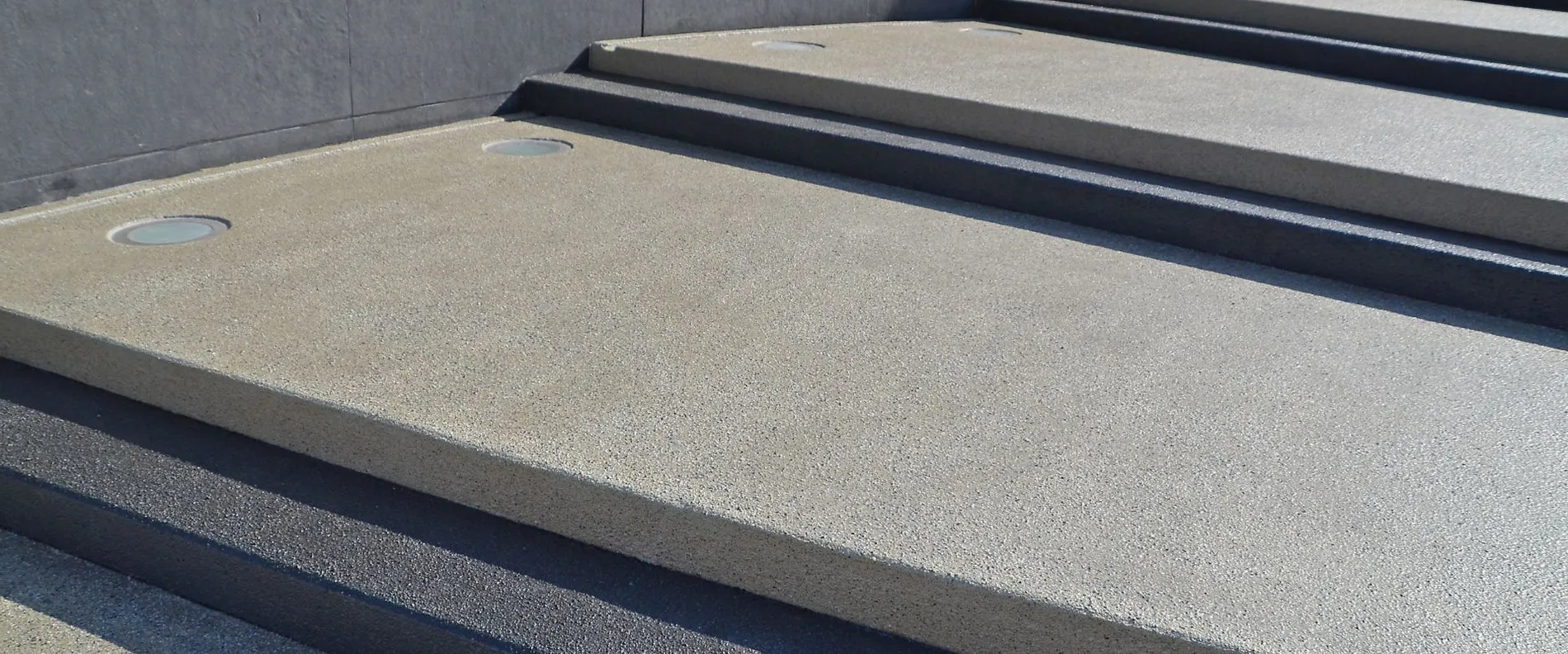 Mit dem Beschichtungssystem MC-DUR TopSpeed gelang es, die Treppenanlage auf dem Theaterplatz denkmalgerecht zu erhalten.