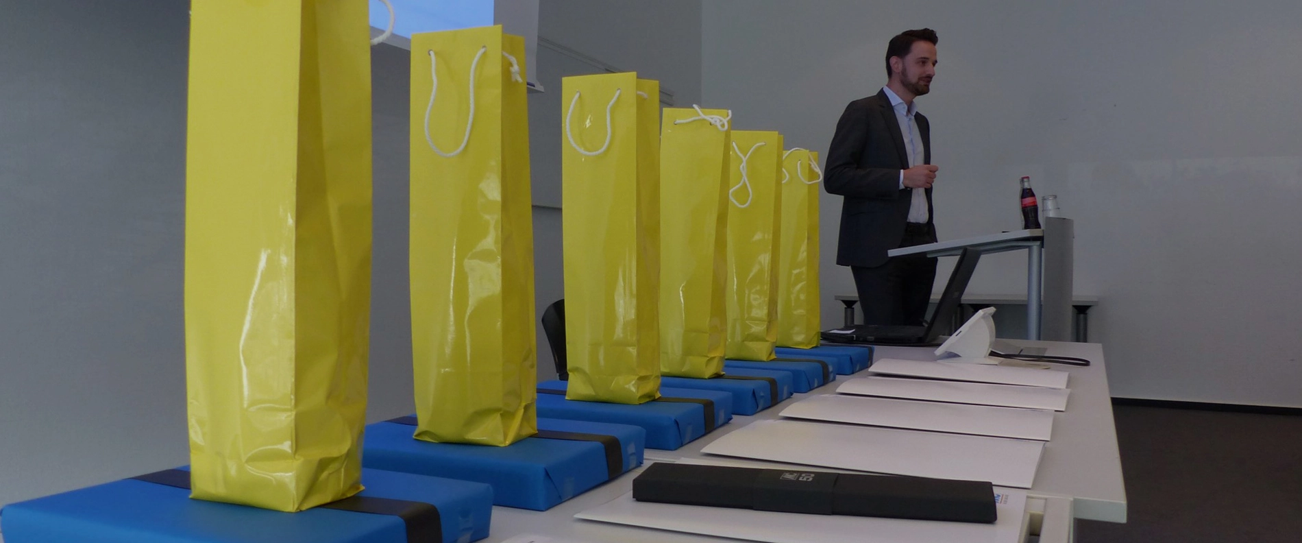 Gruppenbild mit den geehrten Azubis der MC-Bauchemie