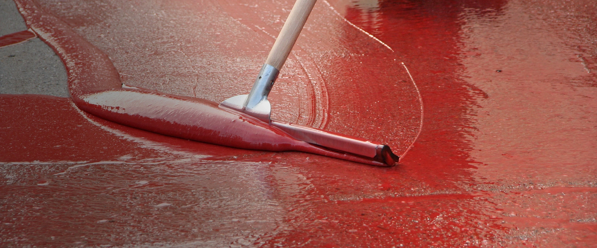 MC-DUR LF 680, das neue Spezial-Polyurethan-Harz der MC-Bauchemie, kann bei bis zu 2 °C und bei hoher Luftfeuchte verwendet werden.