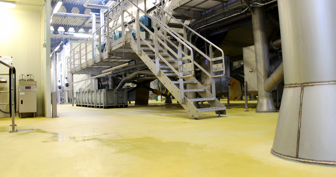 Auf Wunsch der KADI AG wurde das Industriebodensystem der MC exklusiv in einem gelben Sonderfarbton geliefert und innerhalb kurzer Zeit auf 1.000 m² eingebaut.