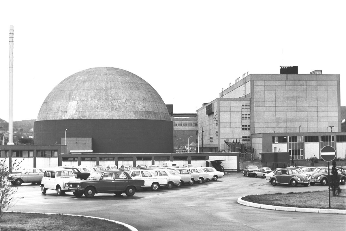 Im September 1968 startete der nukleare Betrieb des Kernkraftwerks Obrigheim. Die Kuppel wurde mit dem NAFU-System abgedichtet. Dieses Foto entstand vor der Abdichtung. 2005 wurde das KKW abgeschaltet.